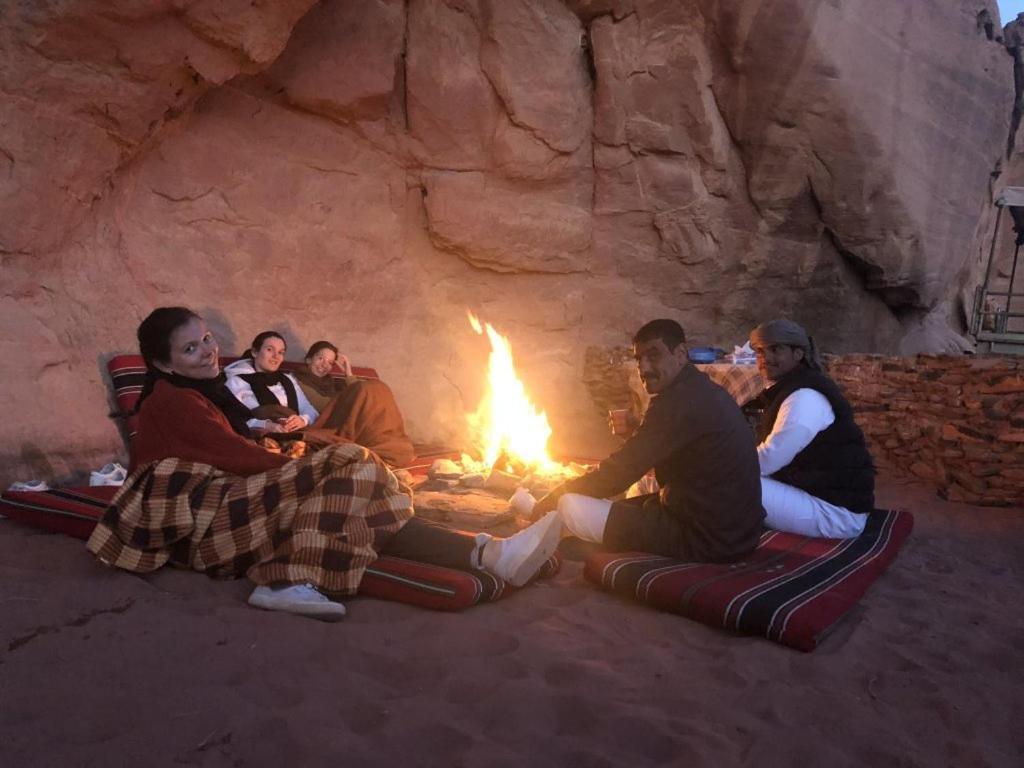Wadi Rum Fire Camp Exteriör bild